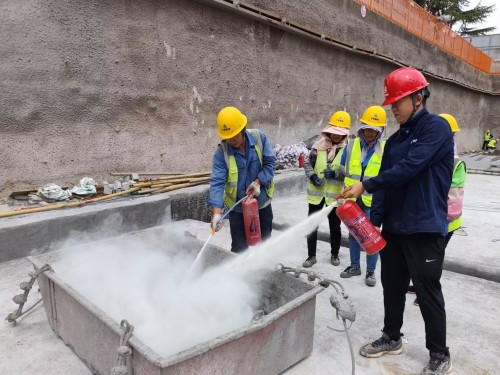 【消防宣傳月】筑牢工地“防火墻”——建設公司消防宣傳月活動進行中